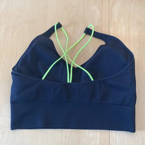 Puma Women’s Sports Bra! - Picture 2 of 3